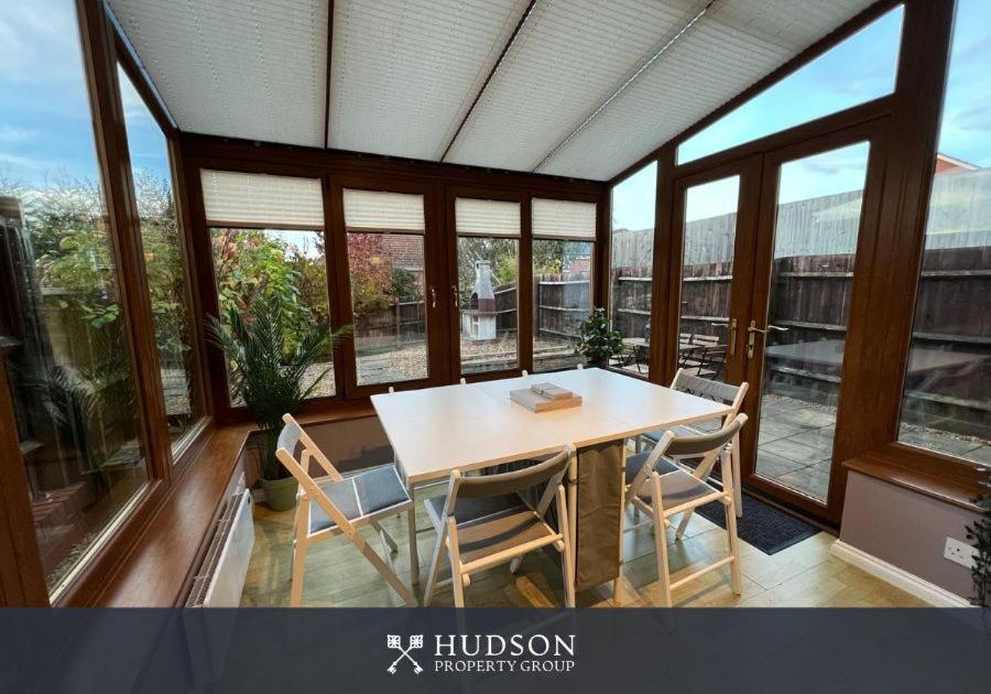 Telford Townhouse With Parking And Garden 빌라 외부 사진