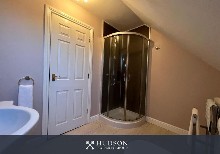Telford Townhouse With Parking And Garden 빌라 외부 사진