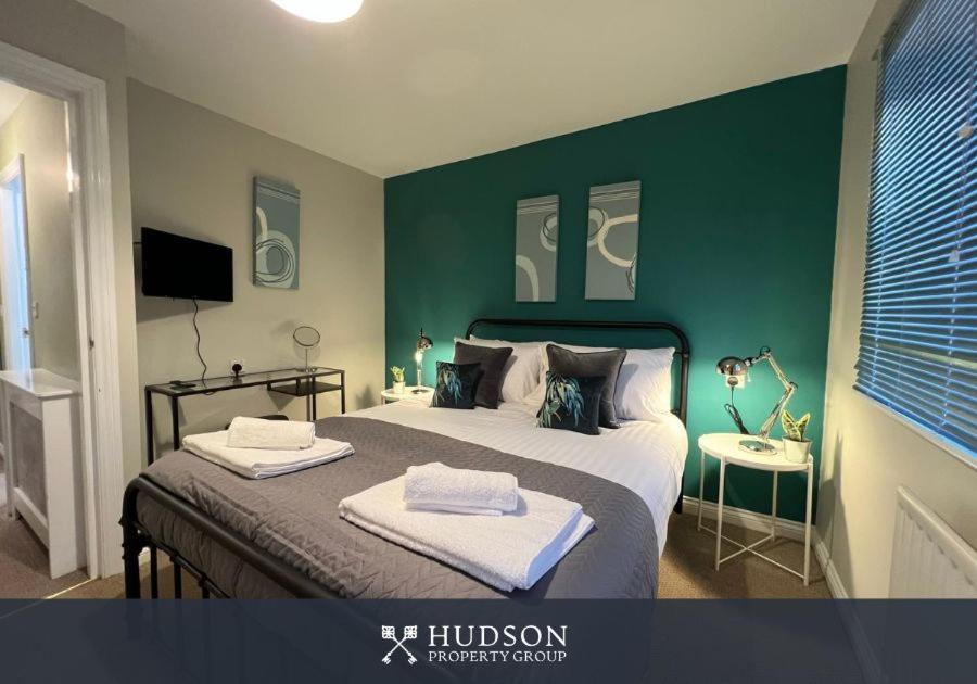 Telford Townhouse With Parking And Garden 빌라 외부 사진