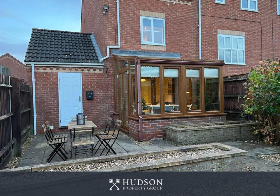 Telford Townhouse With Parking And Garden 빌라 외부 사진