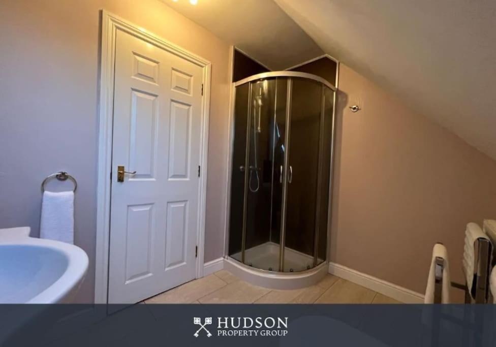Telford Townhouse With Parking And Garden 빌라 외부 사진