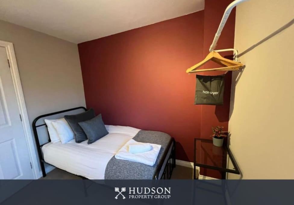 Telford Townhouse With Parking And Garden 빌라 외부 사진