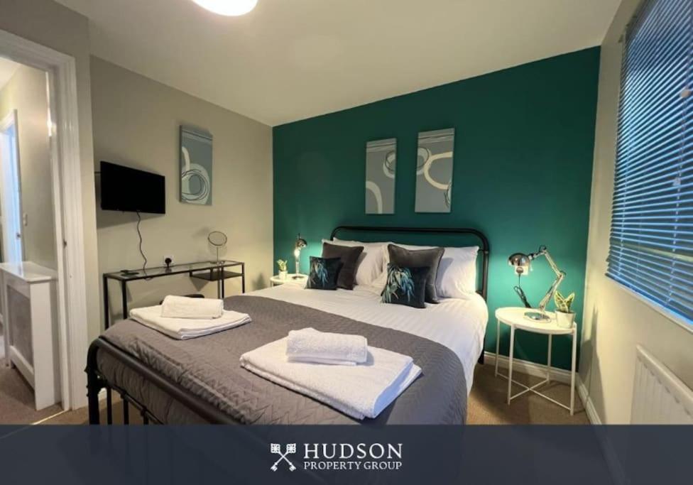 Telford Townhouse With Parking And Garden 빌라 외부 사진