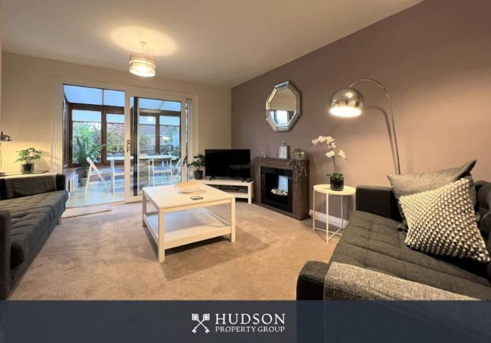 Telford Townhouse With Parking And Garden 빌라 외부 사진