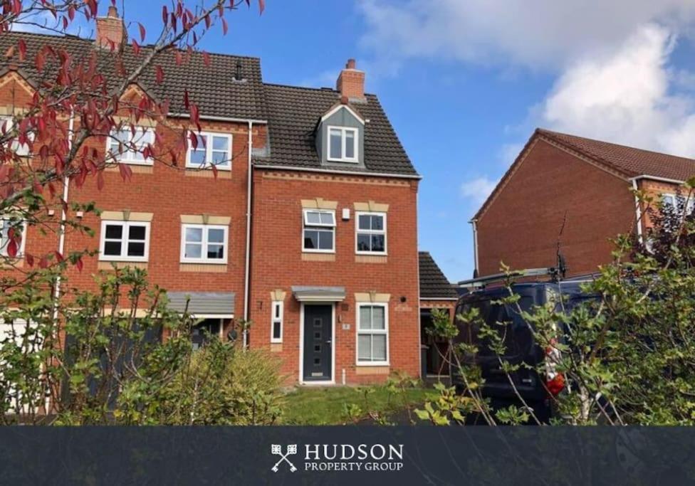 Telford Townhouse With Parking And Garden 빌라 외부 사진